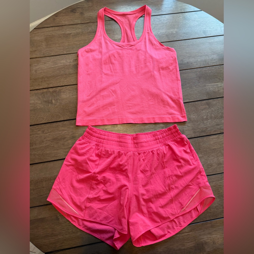 Lululemon Outfit Swiftly Tech Tank & Hotty Hot Shorts
